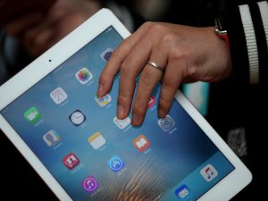 Apple planeja entregar 3 tablets em 2017, assim como telas Amoled curvas