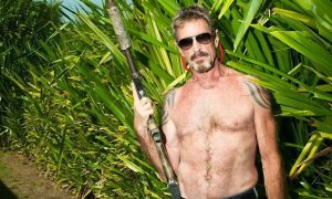 John McAfee revela o “smartphone mais seguro do mundo”; preço é salgado