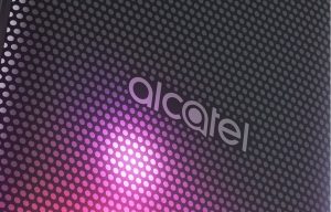 Alcatel A5 LED, o smartphone mais chamativo do mundo, chegou ao Brasil